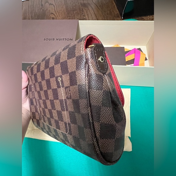 DISCONTINUED Louis Vuitton Favorite MM - Excellent Condition - Picture 11 of 13